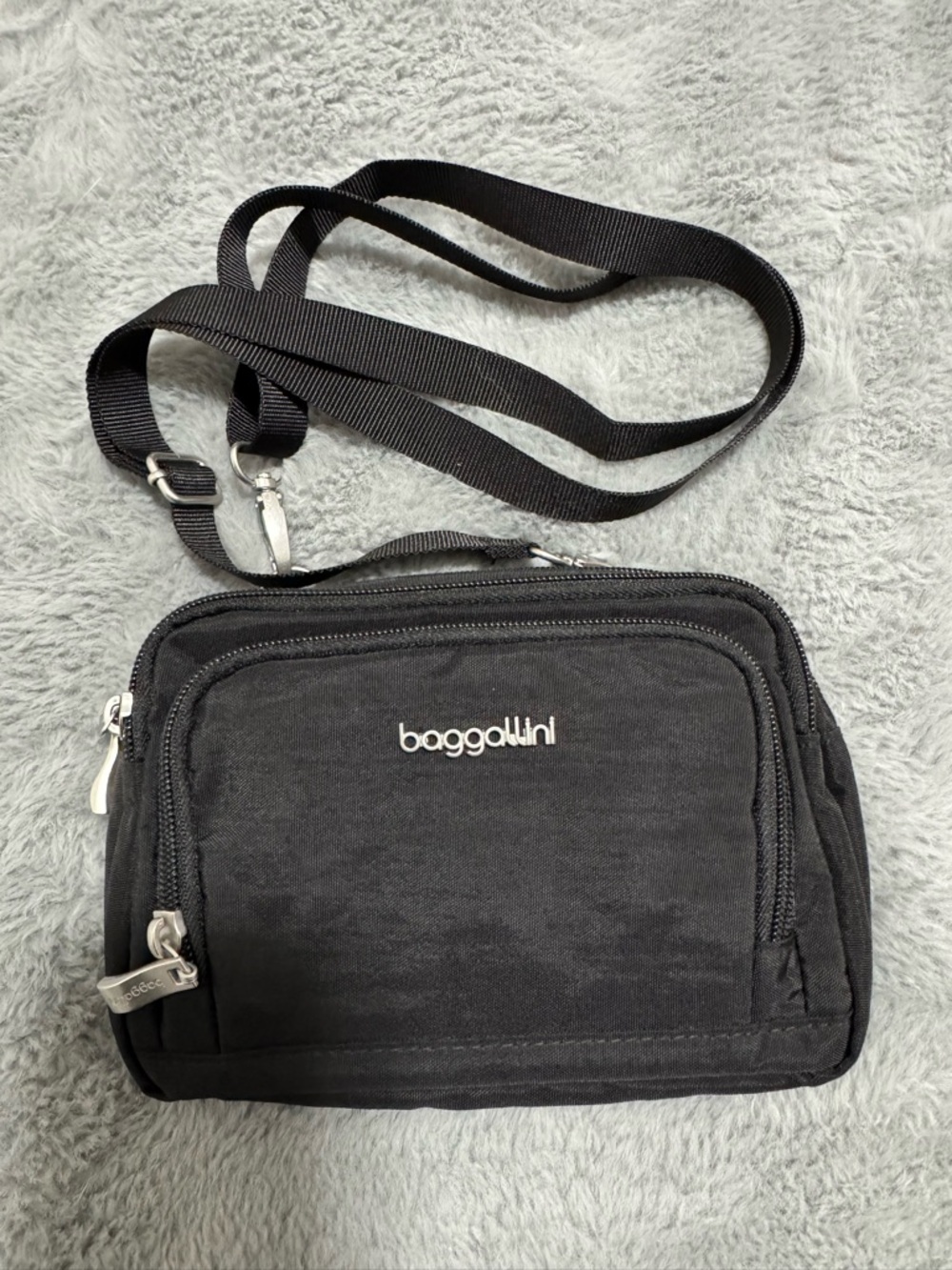 Baggallini Black Compact Crossbody Pouch
